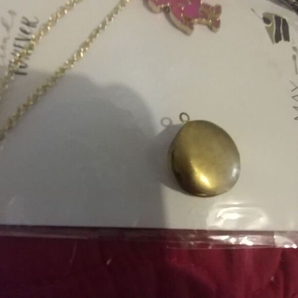 Rusted Gold locket necklace - Picture 3 of 5